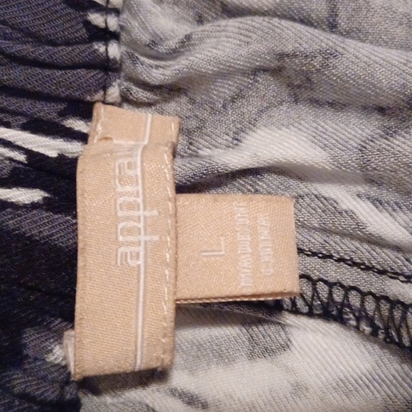 🏍Patterned Black and White Women's Shorts - Picture 5 of 7